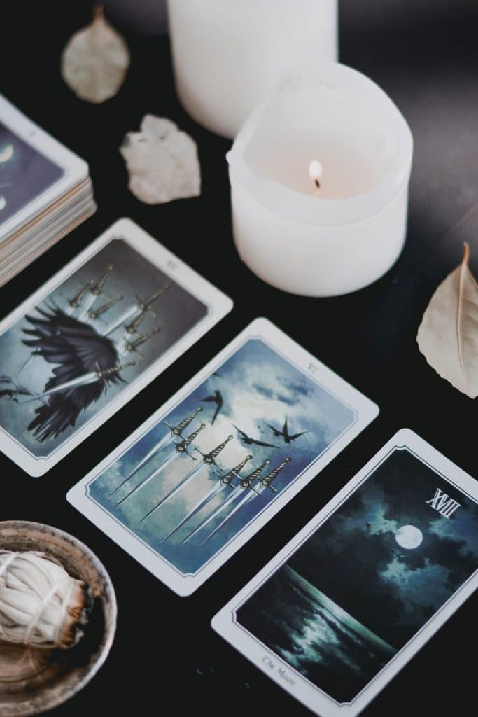 How to prepare a new tarot deck