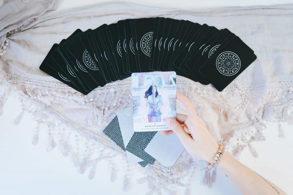 how to read a tarot deck