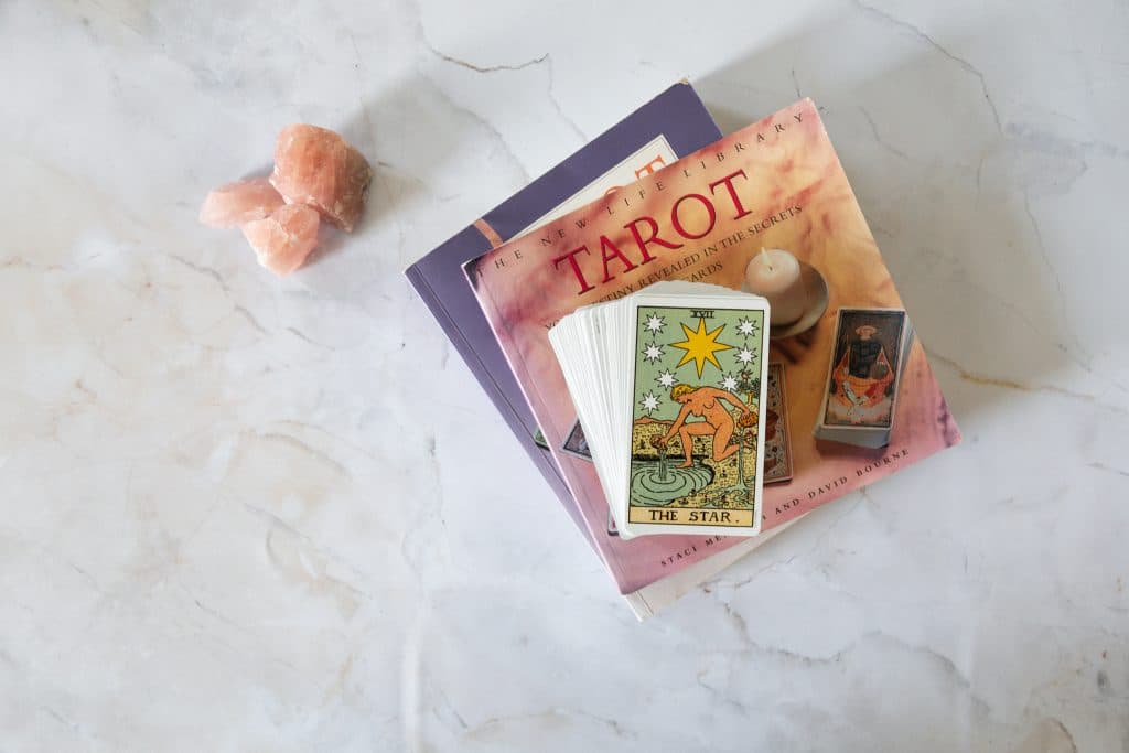 How to prepare a new tarot deck