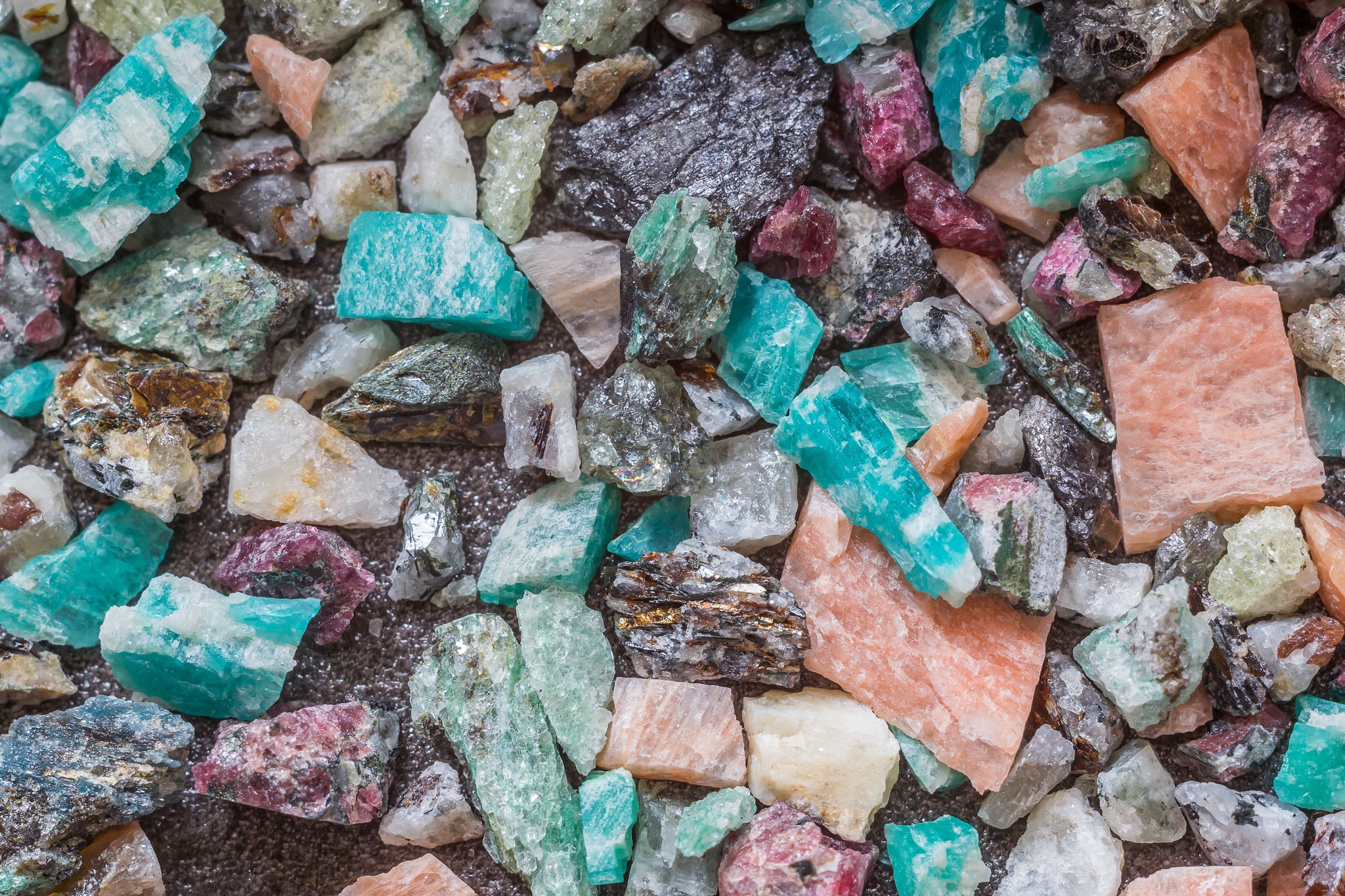These Are The 5 Best Crystals For Manifesting Money
