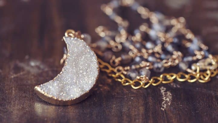 5 Tips for Manifesting Financial Abundance with Money Spells