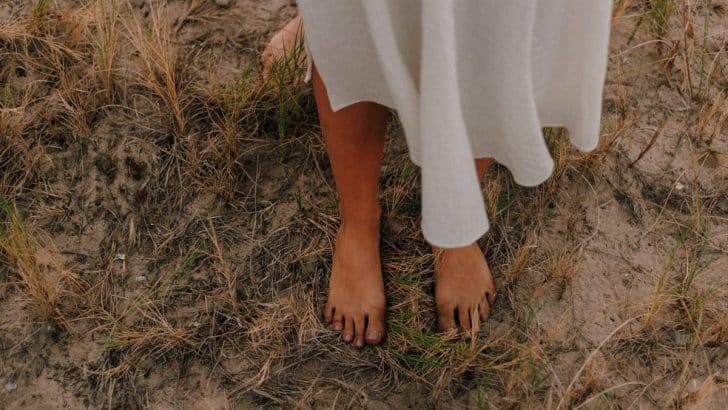 What Is Earthing? And How Can You Practice? 