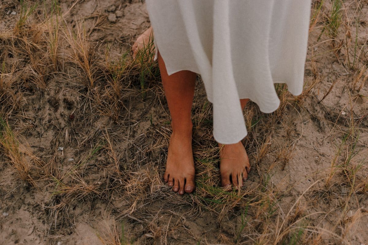 What Is Earthing? And How Can You Practice? 
