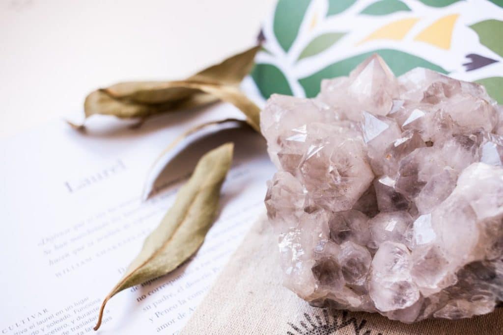 🌈 Bring Positive Energy to Your Kitchen with These Crystals 🌈
