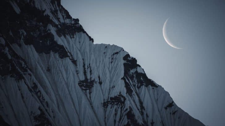 Magick Under the Moon: Harness the Lunar Energy for Spellcasting Success