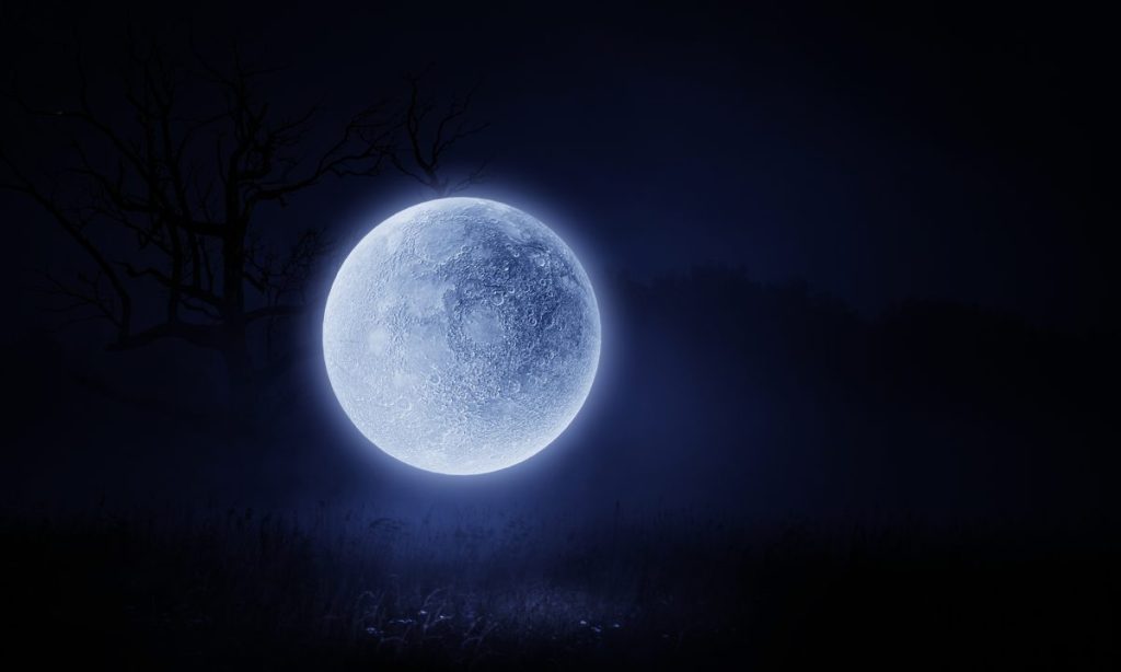 Harnessing the Power of Moon Phases in Your Witchcraft